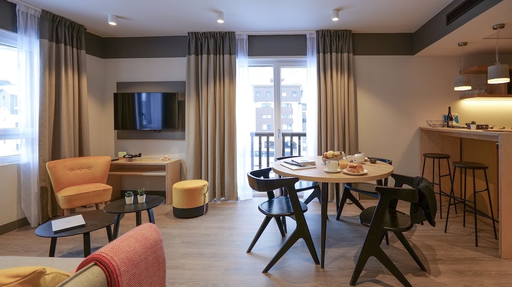 Plan B Hotel - Living Chamonix