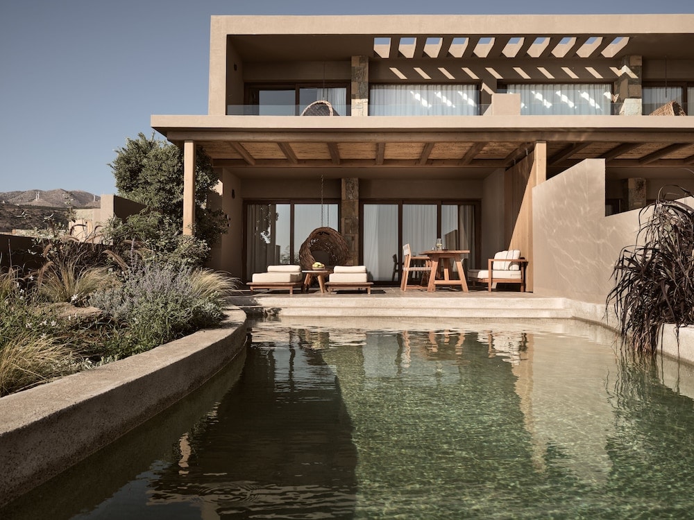 Acro Wellness Suites - Adults Only