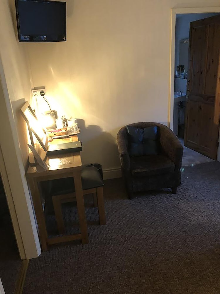 The Oakeley Arms Hotel